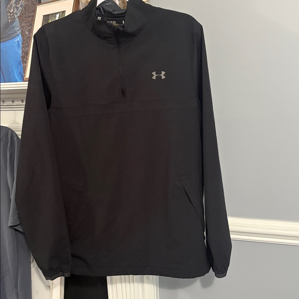 Under Armour Men's Black Windbreaker size small loose fit